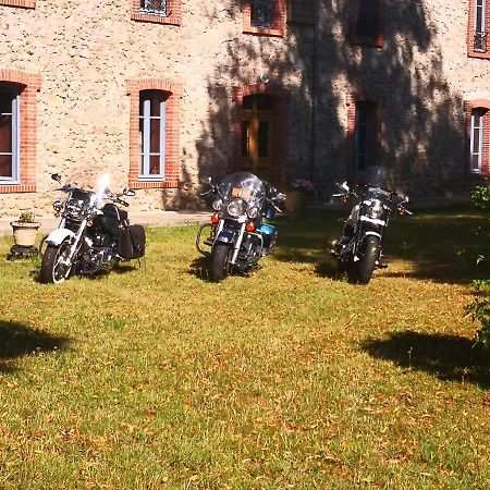 Les Chambres D'Hotes De La Frissonnette Auzelles Esterno foto